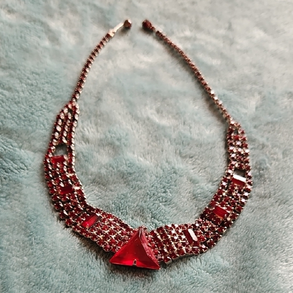 Vibrant Red Gemstone Necklace with Intricate Silver Detailing